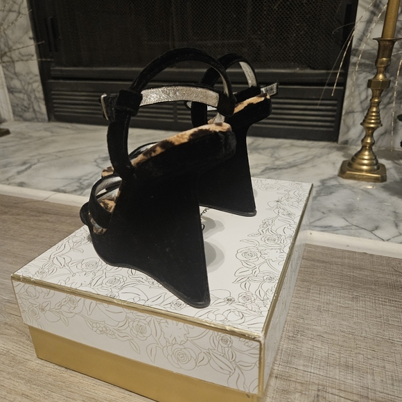 Vintage D&G Dolce And Gabana Velvet Strappy Chic Wedges - Picture 6 of 6